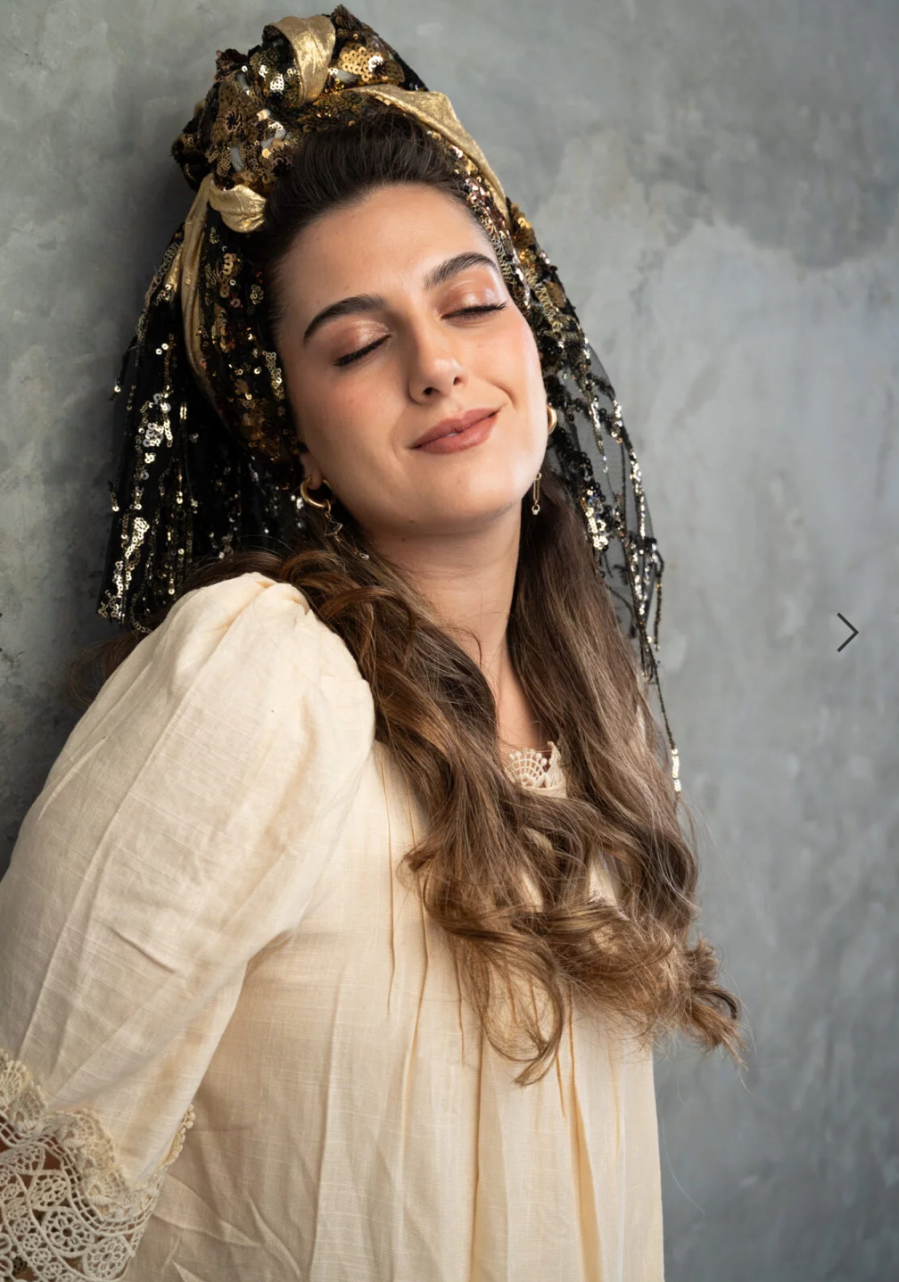 מטפחת מוזהבת שחור אמור